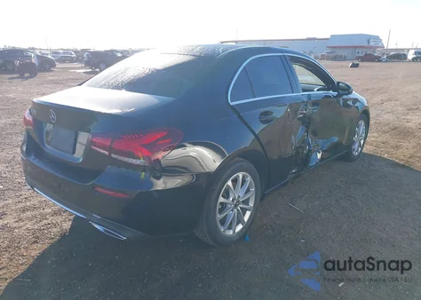 2020 Mercedes-Benz A 220 z USA, uszkodzony, nr VIN W1K3G4EB0LW044758